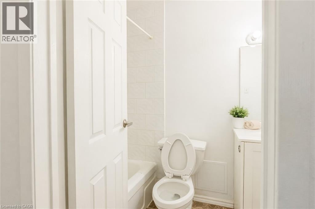 121 UNIVERSITY Avenue E Unit# 102, Waterloo, Ontario, N2J4J1 — Photo 16