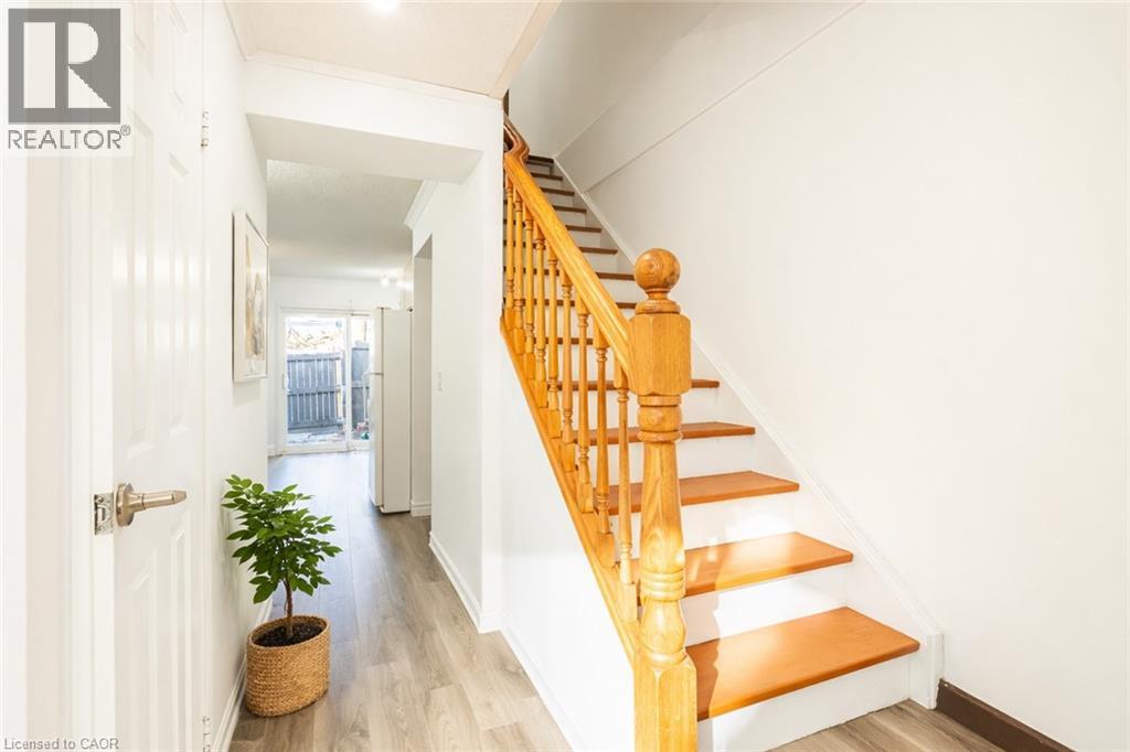 121 UNIVERSITY Avenue E Unit# 102, Waterloo, Ontario, N2J4J1 — Photo 3