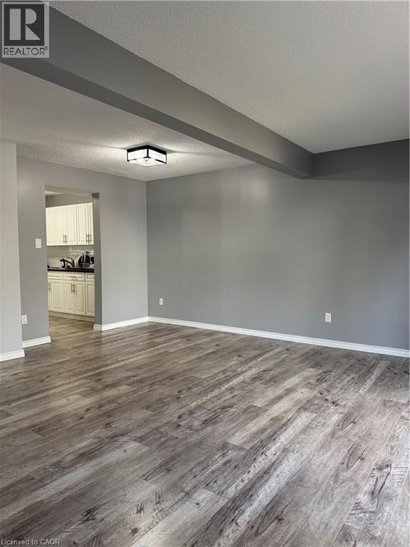 255 NORTHLAKE Drive Unit# 6, Waterloo, Ontario, N2V1Z2 — Photo 2