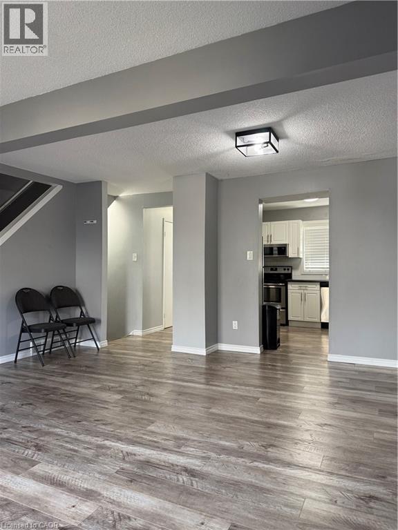 255 NORTHLAKE Drive Unit# 6, Waterloo, Ontario, N2V1Z2 — Photo 3