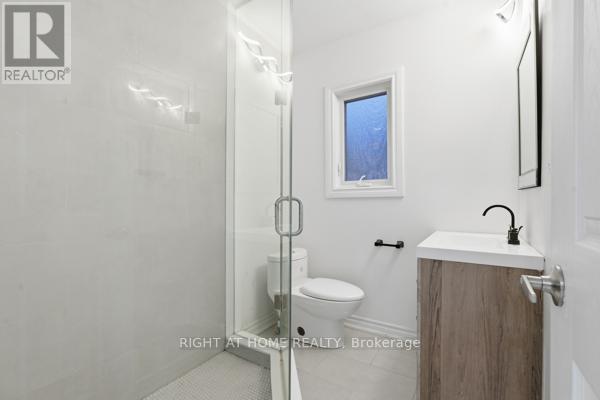 200 GARY DRIVE, Toronto (Humberlea-Pelmo Park), Ontario, M9N2M4 — Photo 8