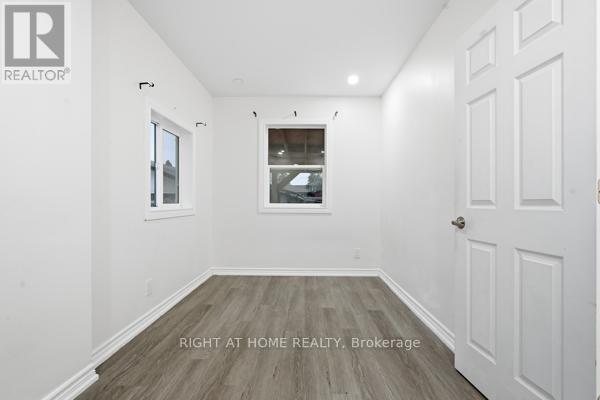 200 GARY DRIVE, Toronto (Humberlea-Pelmo Park), Ontario, M9N2M4 — Photo 9