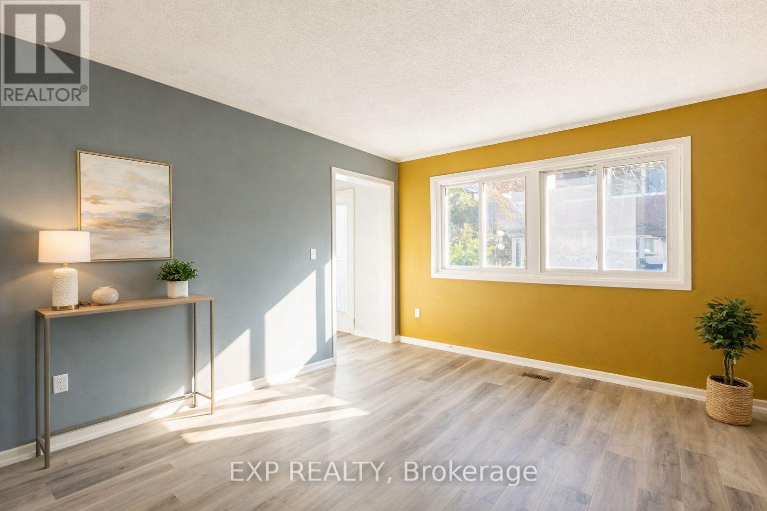 102 - 121 UNIVERSITY AVENUE E, Waterloo, Ontario, N2J4J1 — Photo 2