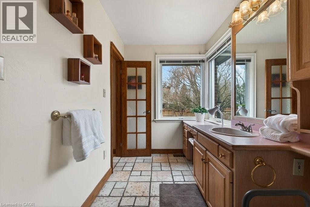 57 PARK Avenue E, Burlington, Ontario, L7T1Y2 — Photo 14