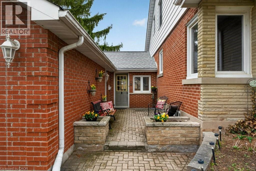 57 PARK Avenue E, Burlington, Ontario, L7T1Y2 — Photo 3