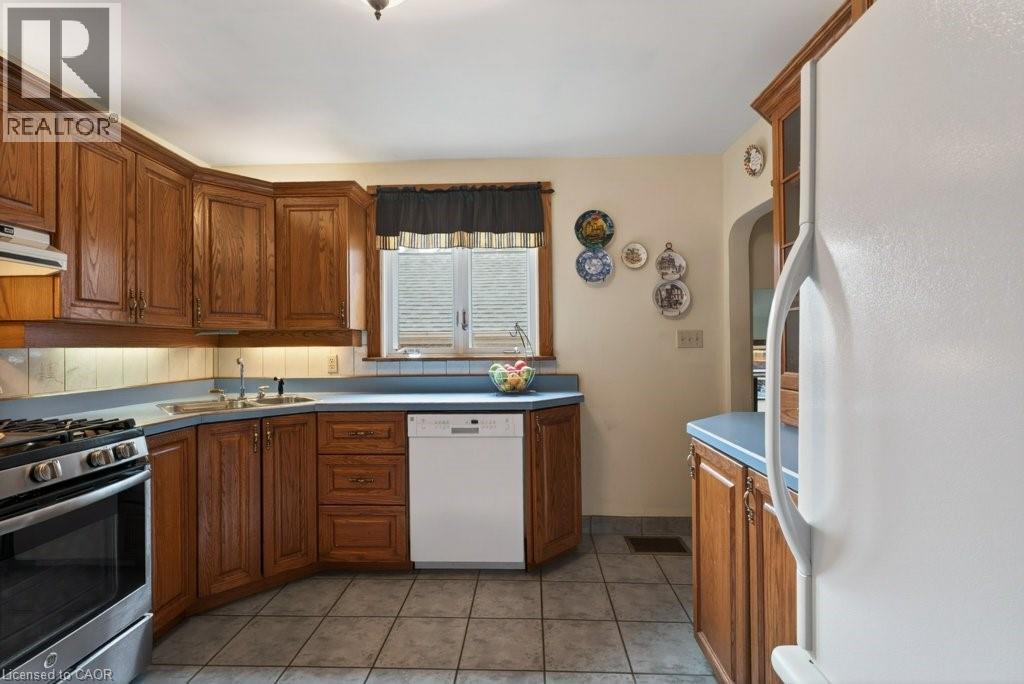 57 PARK Avenue E, Burlington, Ontario, L7T1Y2 — Photo 8