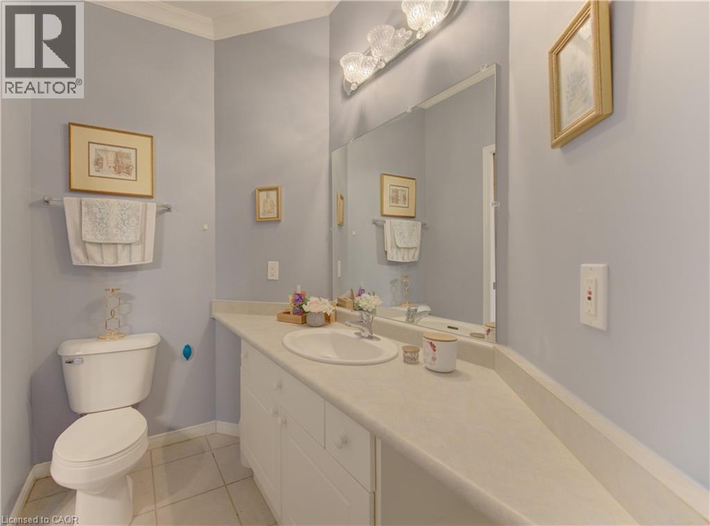 74 AUTUMN RIDGE Trail Unit# 33, Kitchener, Ontario, N2P2M5 — Photo 10