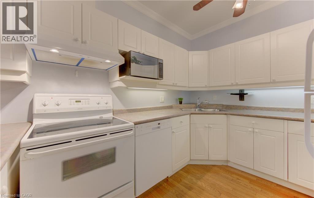 74 AUTUMN RIDGE Trail Unit# 33, Kitchener, Ontario, N2P2M5 — Photo 14