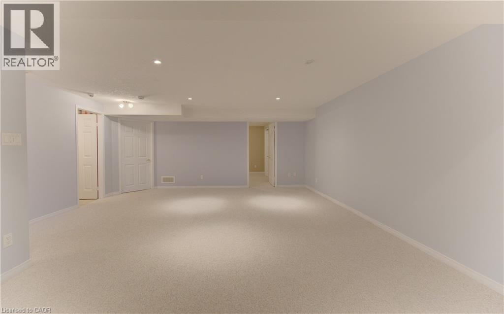 74 AUTUMN RIDGE Trail Unit# 33, Kitchener, Ontario, N2P2M5 — Photo 27