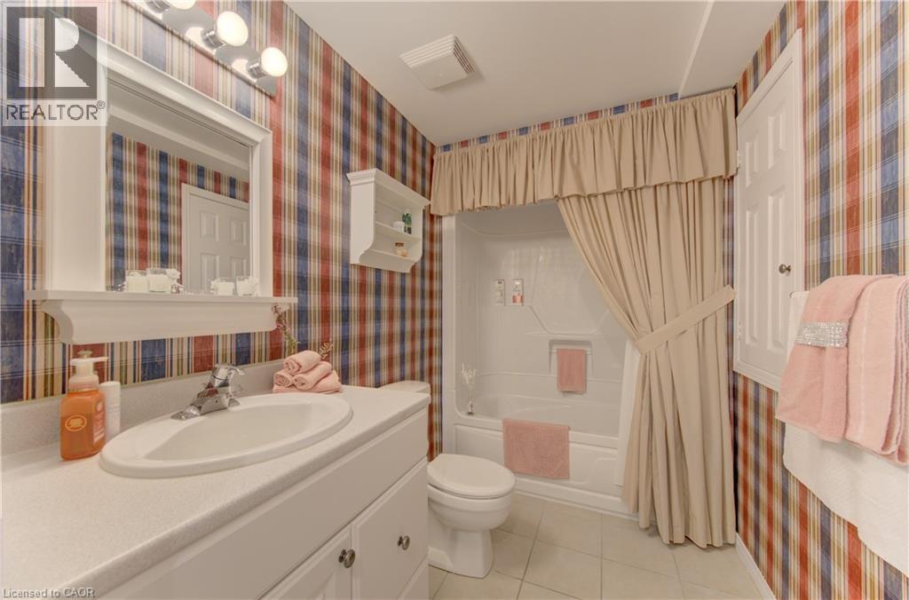 74 AUTUMN RIDGE Trail Unit# 33, Kitchener, Ontario, N2P2M5 — Photo 29