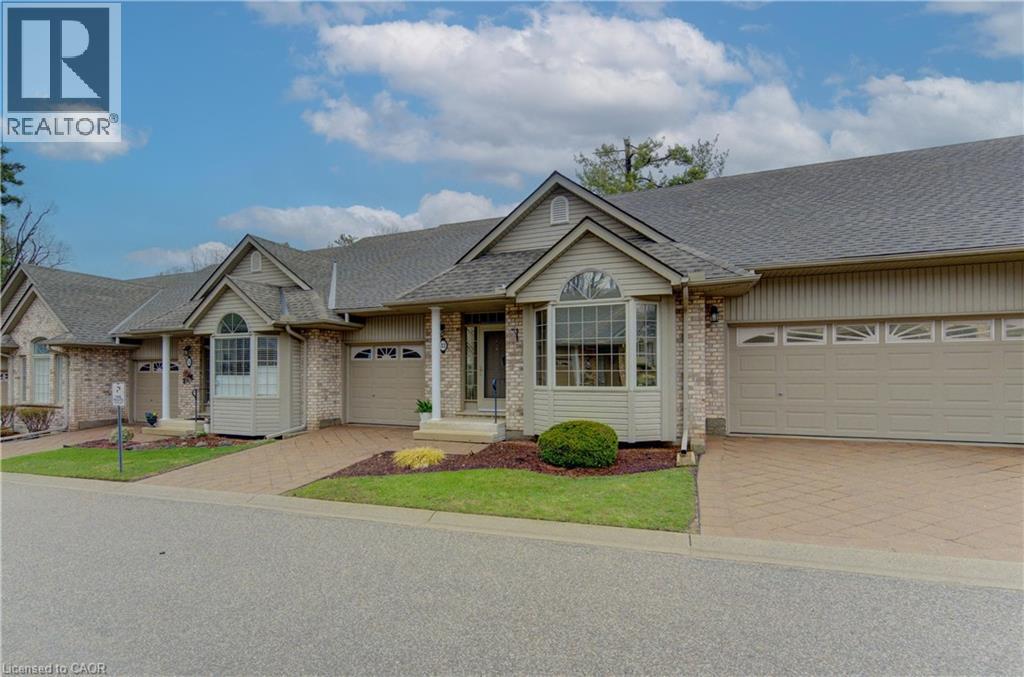 74 AUTUMN RIDGE Trail Unit# 33, Kitchener, Ontario, N2P2M5 — Photo 3