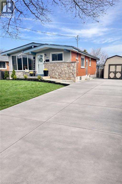 241 THORNER Drive, Hamilton, Ontario, L8V2M6 — Photo 3