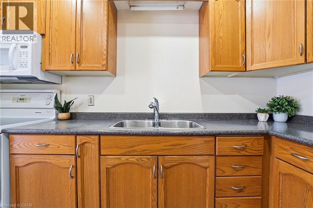 165 ESSLING Avenue, Hamilton, Ontario, L9B2H9 — Photo 12