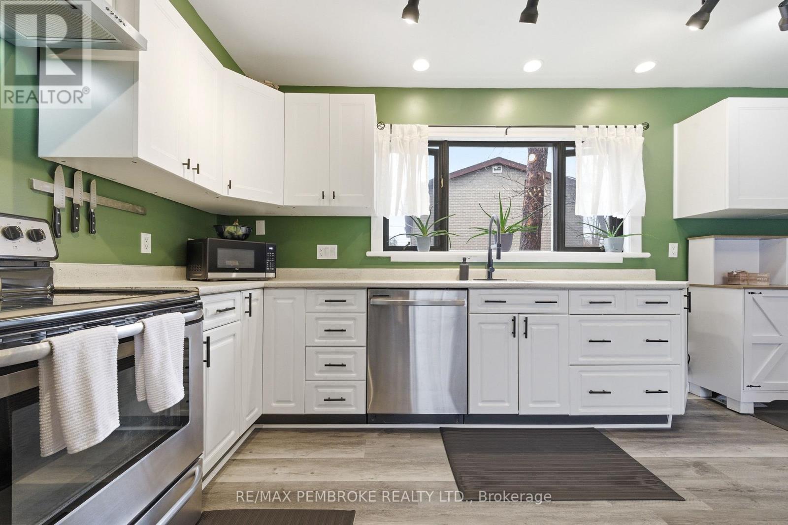 98 BIRCH STREET, Deep River, Ontario, K0J1P0 — Photo 14