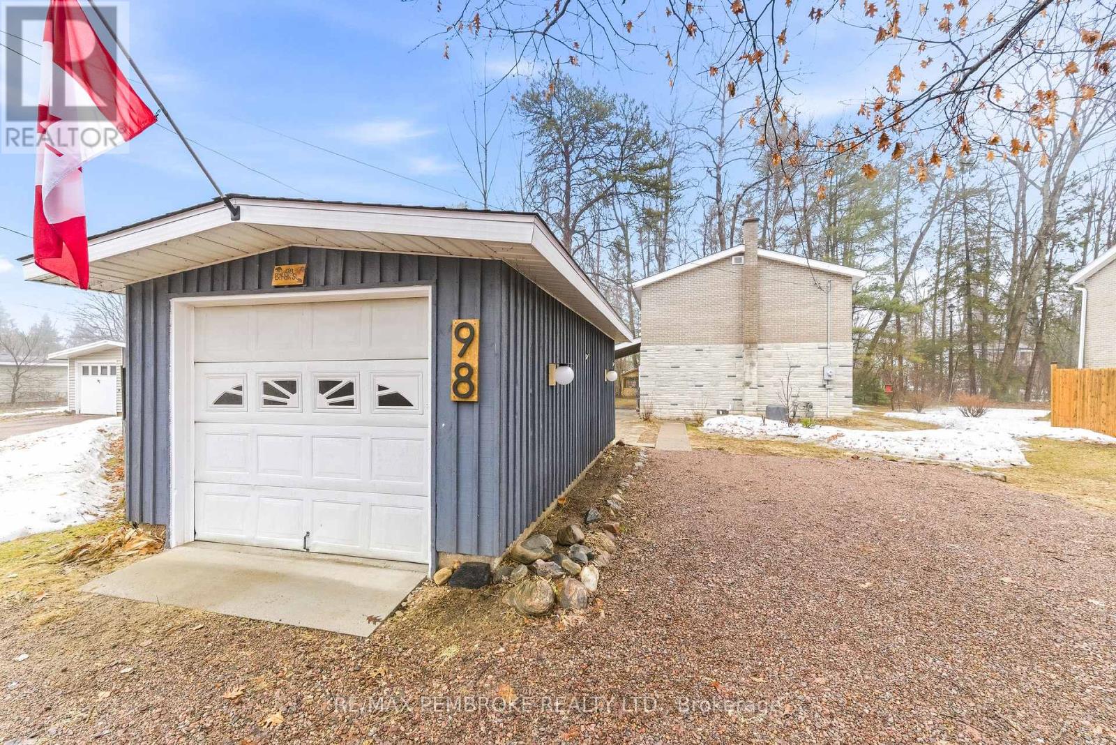 98 BIRCH STREET, Deep River, Ontario, K0J1P0 — Photo 18