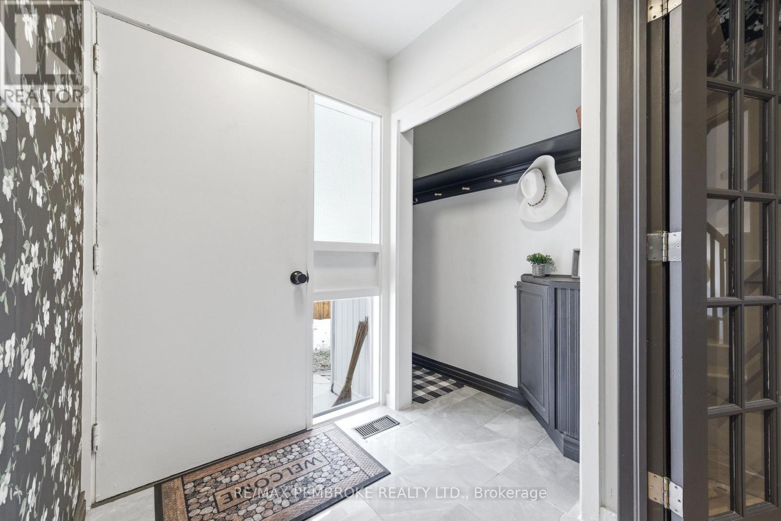 98 BIRCH STREET, Deep River, Ontario, K0J1P0 — Photo 2