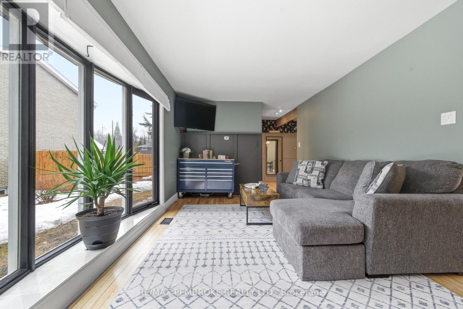 98 BIRCH STREET, Deep River, Ontario, K0J1P0 — Photo 3