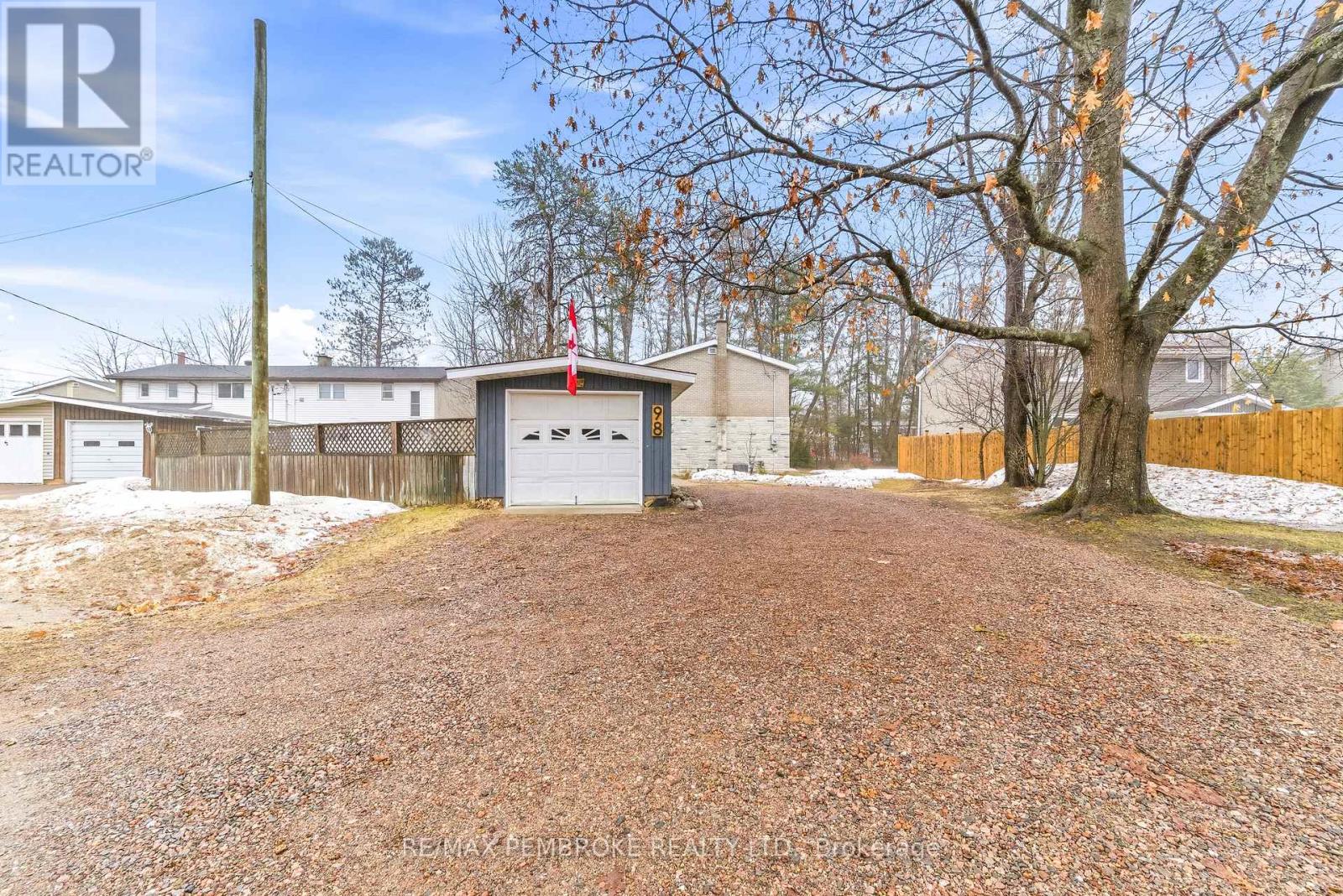 98 BIRCH STREET, Deep River, Ontario, K0J1P0 — Photo 43