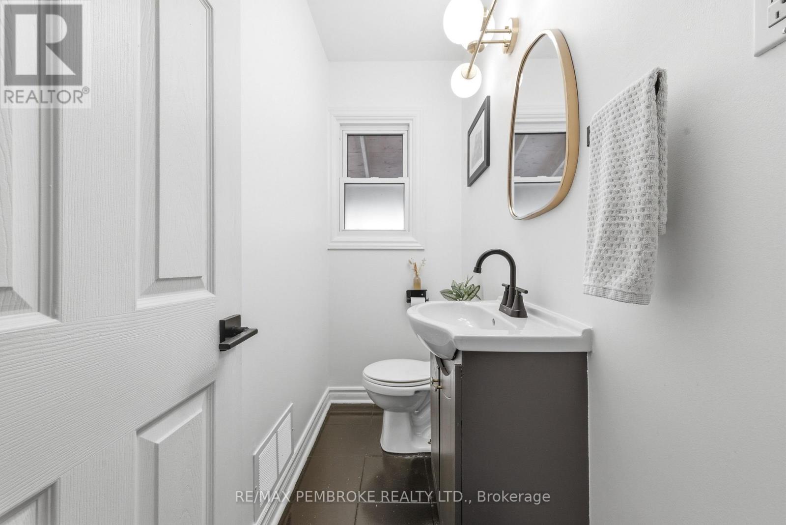 98 BIRCH STREET, Deep River, Ontario, K0J1P0 — Photo 5