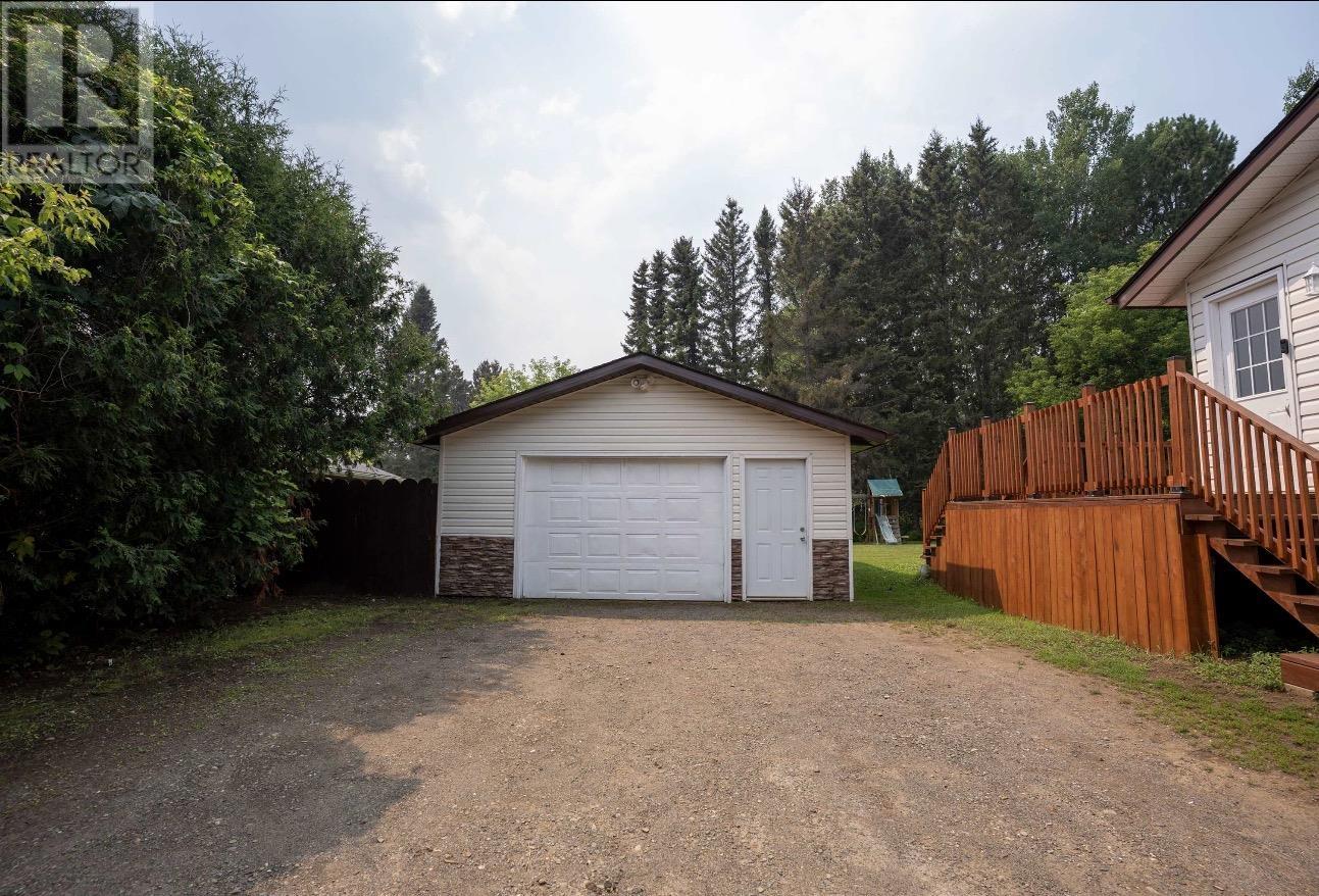2031 Murphy Ave, Thunder Bay, Ontario, P7K1G7 — Photo 2