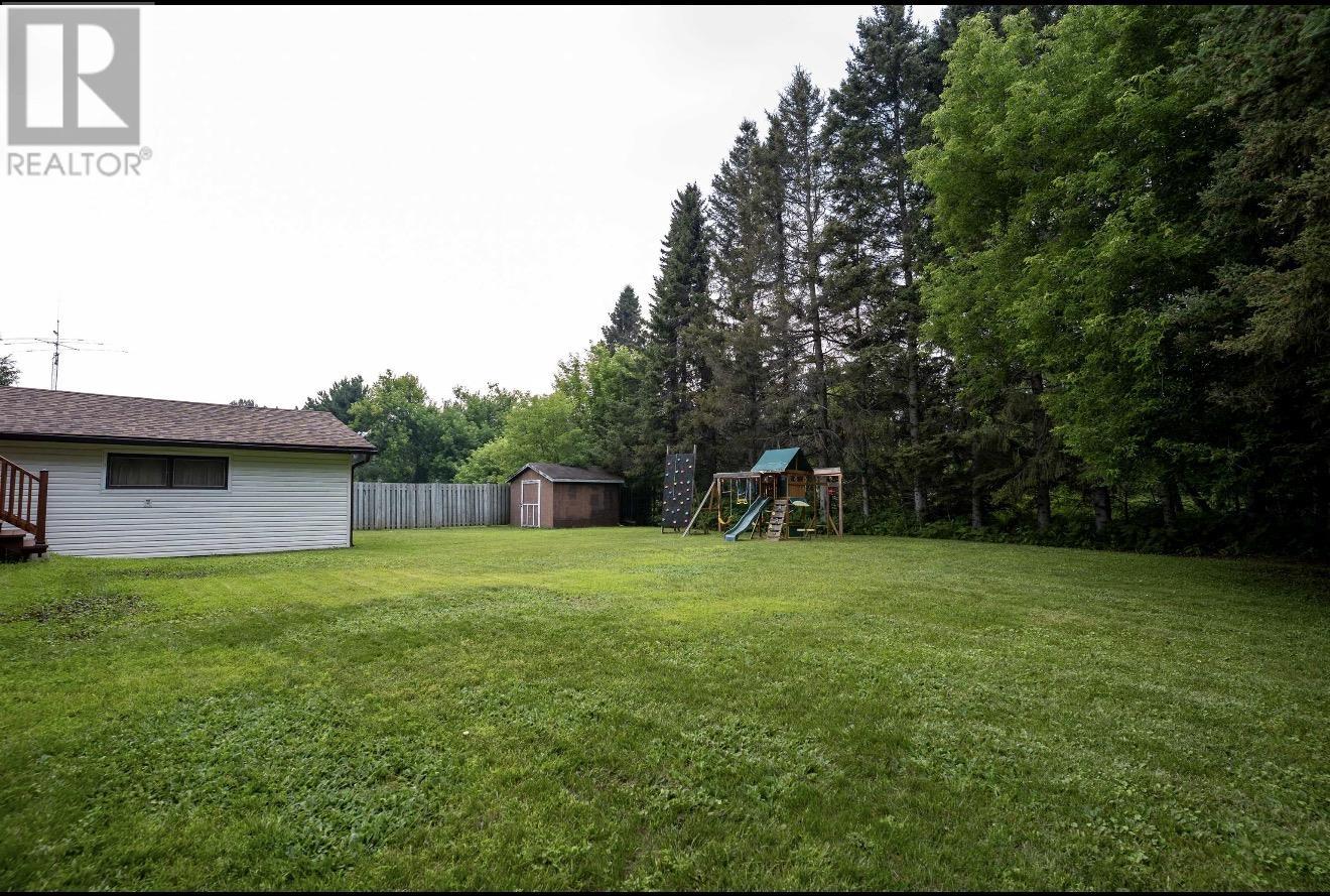 2031 Murphy Ave, Thunder Bay, Ontario, P7K1G7 — Photo 3