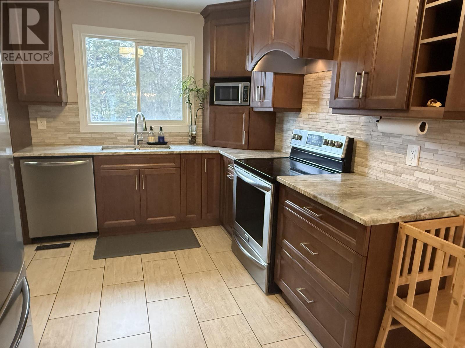 2031 Murphy Ave, Thunder Bay, Ontario, P7K1G7 — Photo 6