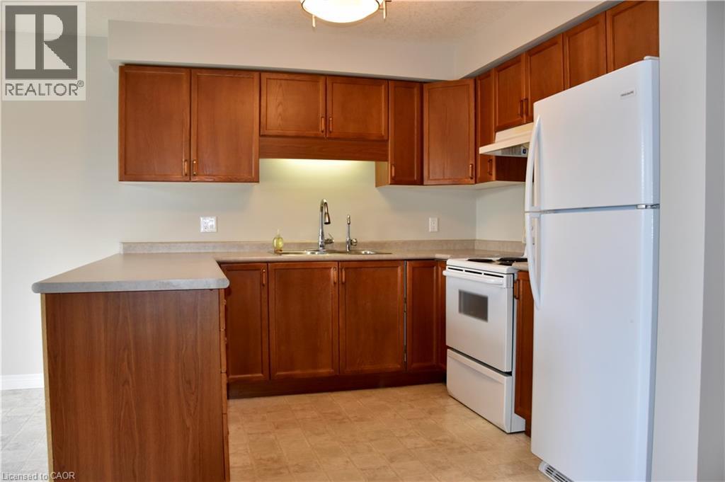 600 BRANDENBURG Boulevard, Waterloo, Ontario, N2T2V3 — Photo 7