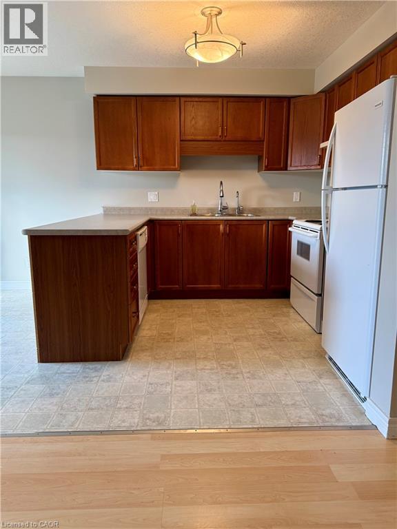 600 BRANDENBURG Boulevard, Waterloo, Ontario, N2T2V3 — Photo 9