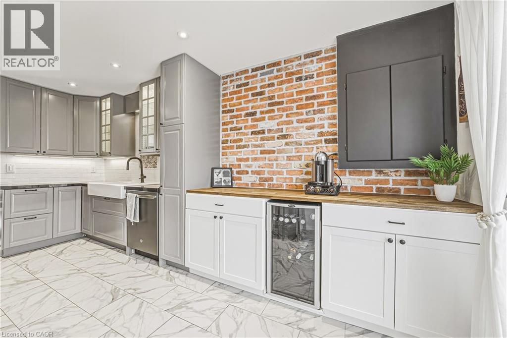 2055 WALKERS Line Unit# 242, Burlington, Ontario, L7M4B5 — Photo 10