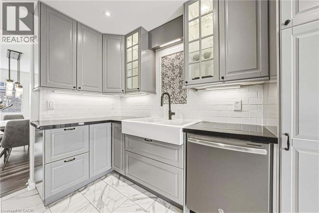 2055 WALKERS Line Unit# 242, Burlington, Ontario, L7M4B5 — Photo 11