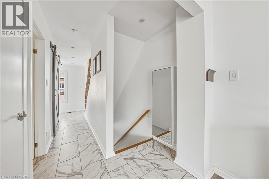 2055 WALKERS Line Unit# 242, Burlington, Ontario, L7M4B5 — Photo 2