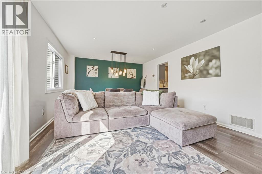 2055 WALKERS Line Unit# 242, Burlington, Ontario, L7M4B5 — Photo 4