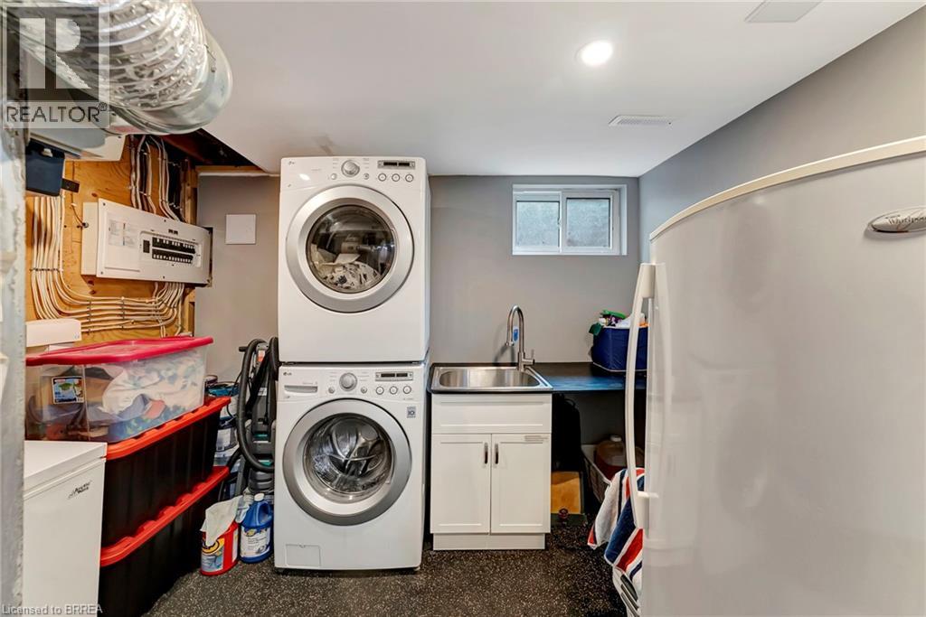 307 ERINDALE Drive, Burlington, Ontario, L7L4T3 — Photo 32