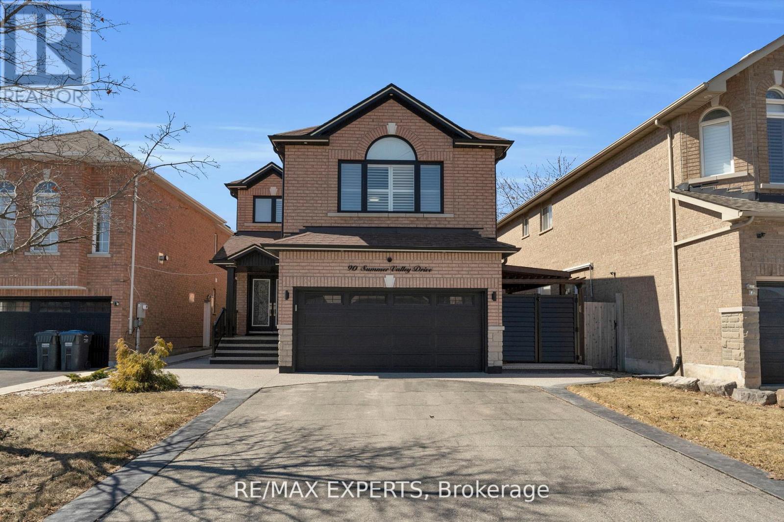 90 SUMMER VALLEY DRIVE, Brampton (Snelgrove), Ontario, L6Z4T8 — Photo 2