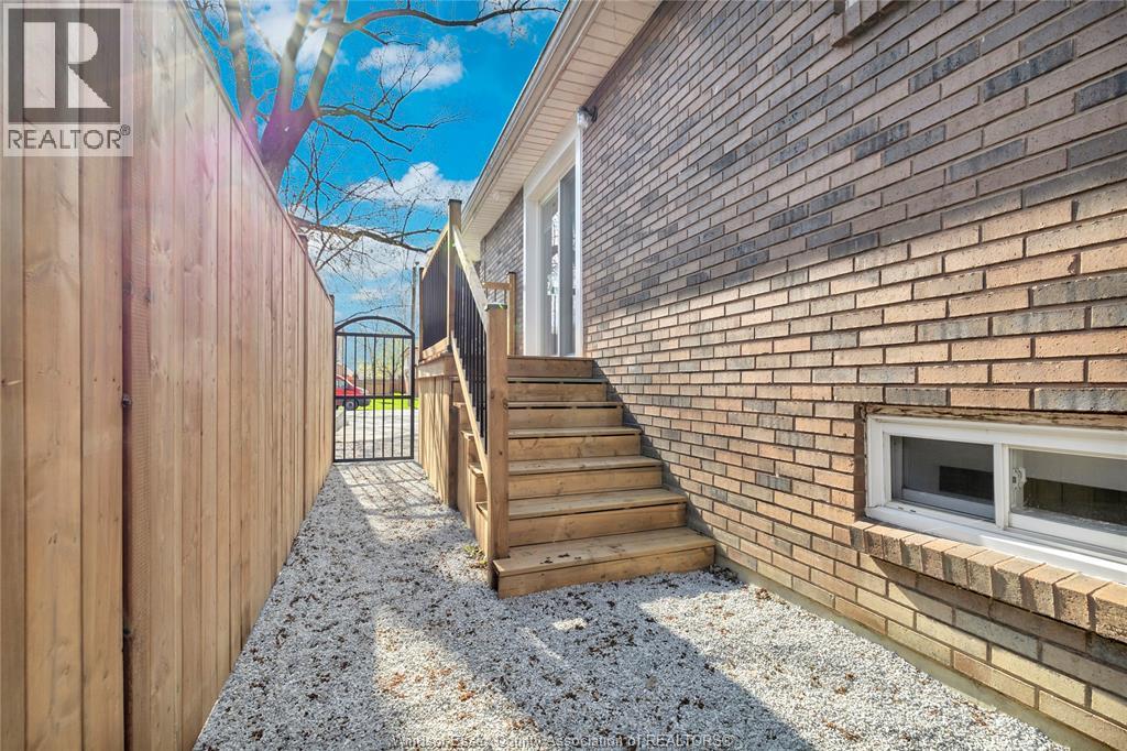 556 CLOVER, Windsor, Ontario, N8P1C6 — Photo 25