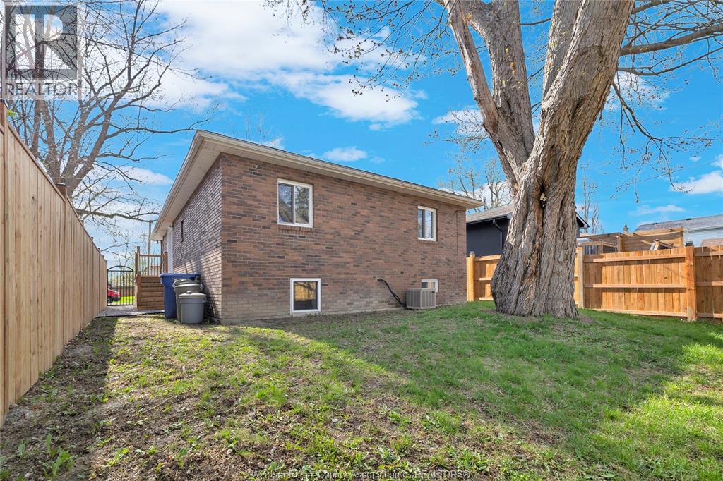 556 CLOVER, Windsor, Ontario, N8P1C6 — Photo 29
