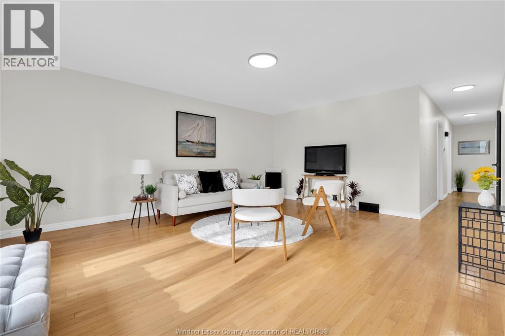 556 CLOVER, Windsor, Ontario, N8P1C6 — Photo 3