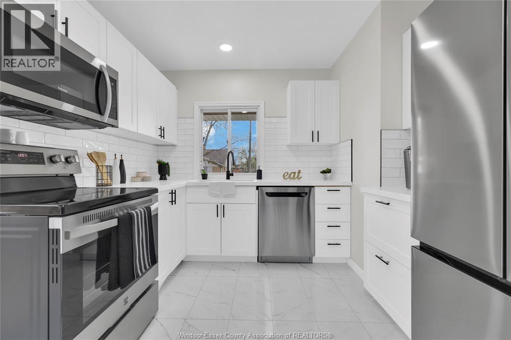 556 CLOVER, Windsor, Ontario, N8P1C6 — Photo 8