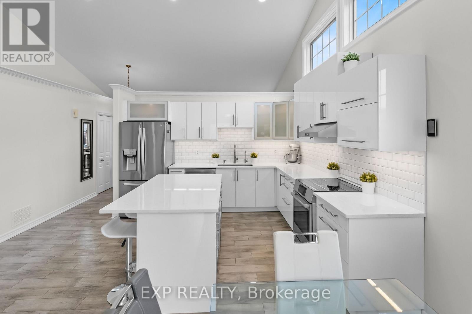 7032 KELLY DRIVE, Niagara Falls (Forestview), Ontario, L2H3J9 — Photo 3