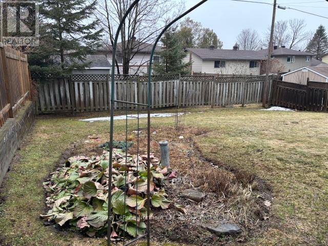 45 SABLE CRESCENT, North Bay (Birchaven), Ontario, P1A3X6 — Photo 6