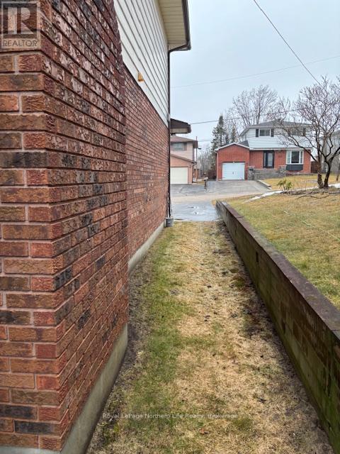 45 SABLE CRESCENT, North Bay (Birchaven), Ontario, P1A3X6 — Photo 7