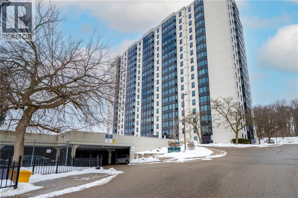 35 GREEN VALLEY Drive Unit# 1612, Kitchener, Ontario, N2P2A5 — Photo 2