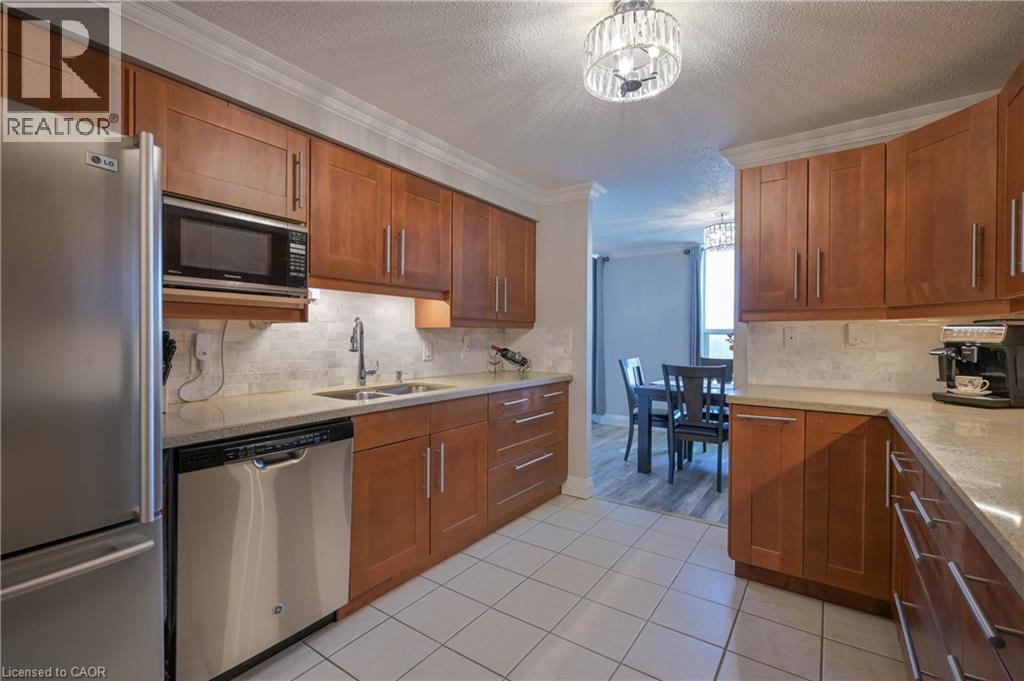 35 GREEN VALLEY Drive Unit# 1612, Kitchener, Ontario, N2P2A5 — Photo 6