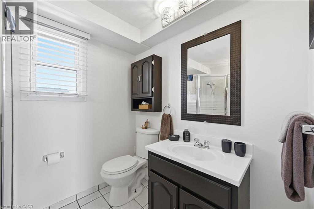 35 VIKING Drive, Grimsby, Ontario, L3M3V2 — Photo 2