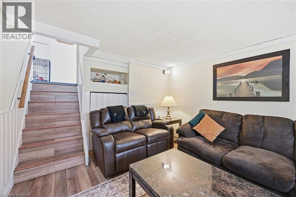 35 VIKING Drive, Grimsby, Ontario, L3M3V2 — Photo 3