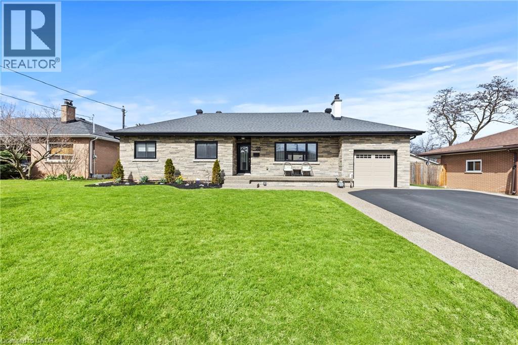 28 BONITA Drive, Hamilton, Ontario, L8G2X3 — Photo 2