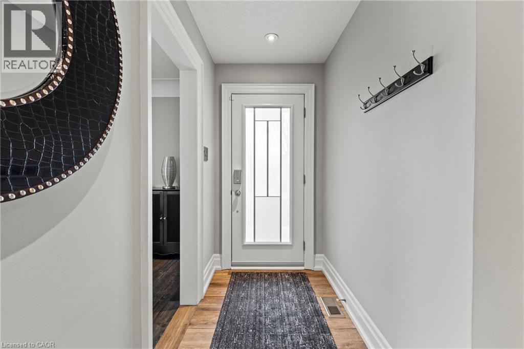 28 BONITA Drive, Hamilton, Ontario, L8G2X3 — Photo 8