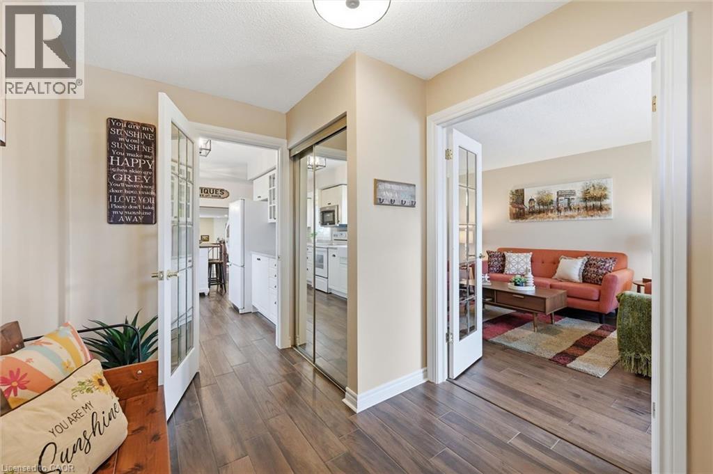 2648 CAVENDISH Drive, Burlington, Ontario, L7P3V7 — Photo 3