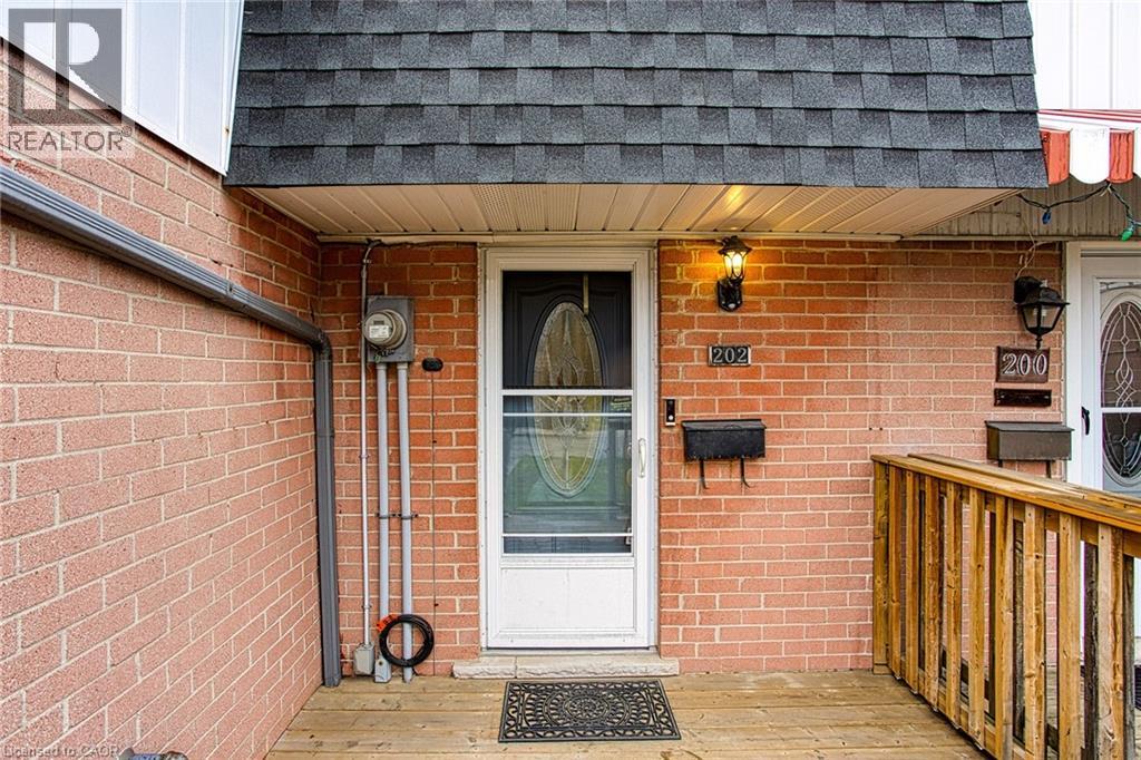 202 GOLDEN ORCHARD Drive, Hamilton, Ontario, L9C6J7 — Photo 3