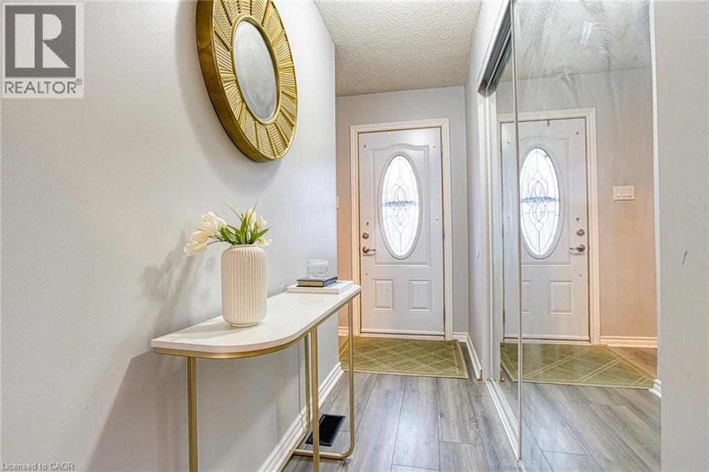 202 GOLDEN ORCHARD Drive, Hamilton, Ontario, L9C6J7 — Photo 4